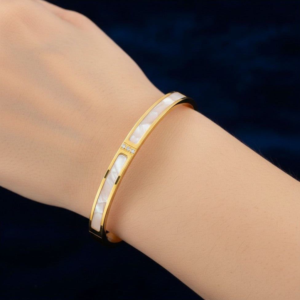 Auraa Luxe Bangle
