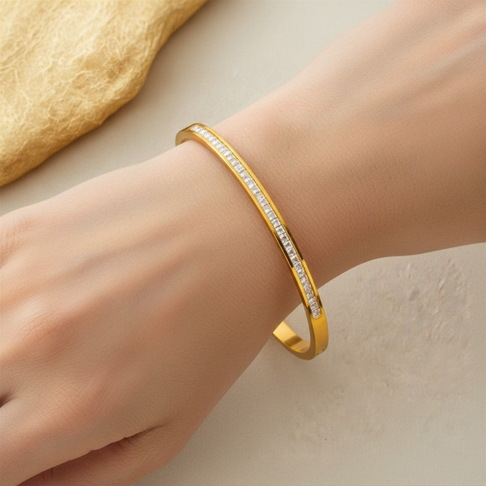 Auraa Radiance Bangle