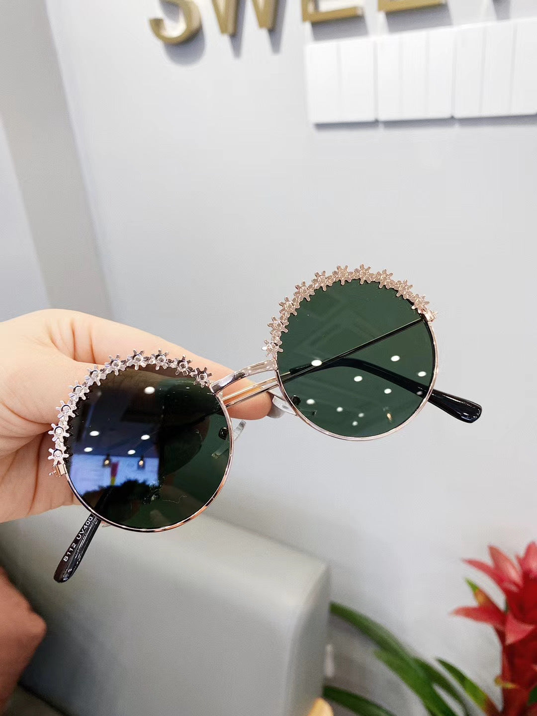 Children's Fashion Flower Sunglasses Metal Texture