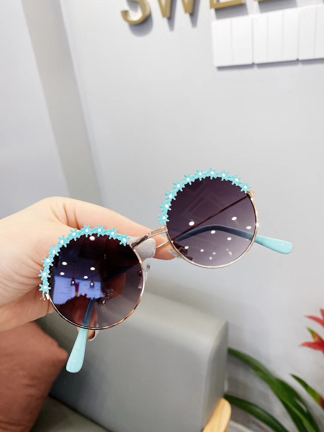 Children's Fashion Flower Sunglasses Metal Texture