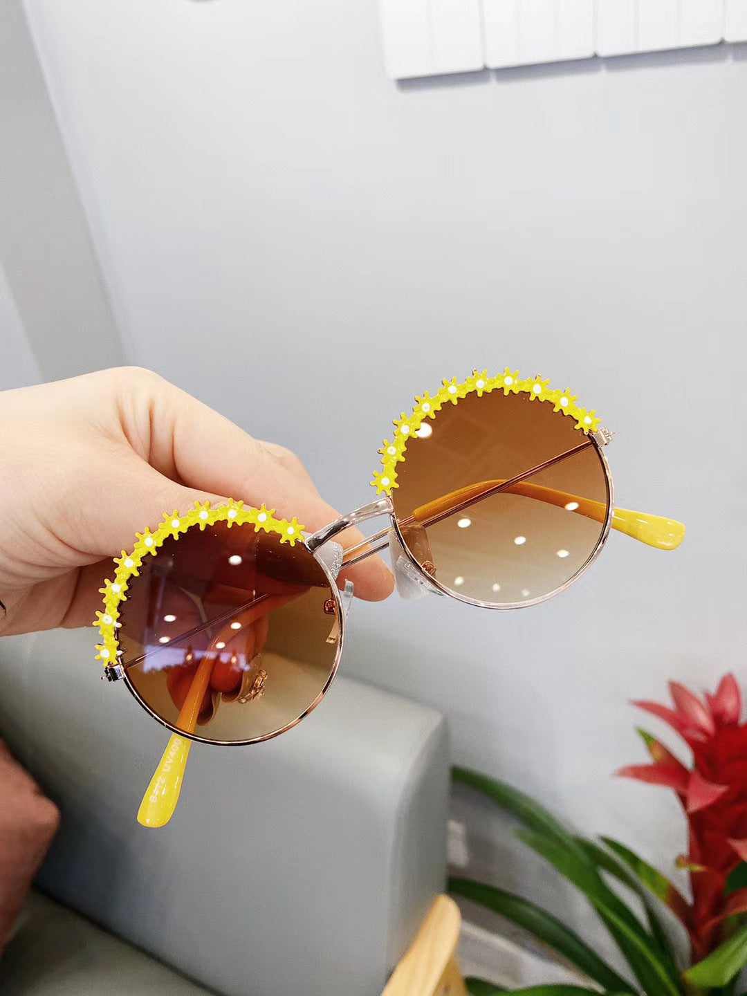 Children's Fashion Flower Sunglasses Metal Texture