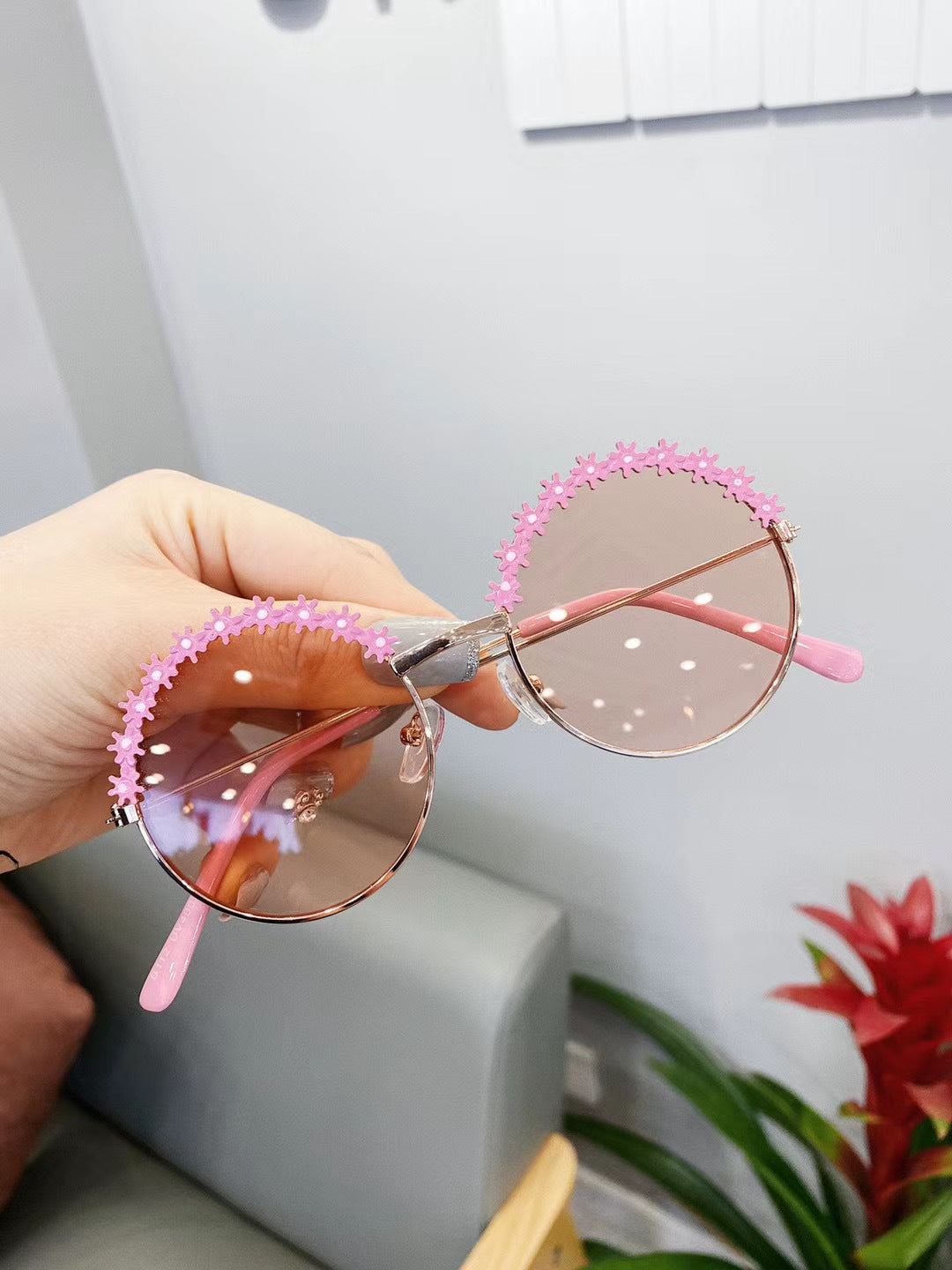 Children's Fashion Flower Sunglasses Metal Texture
